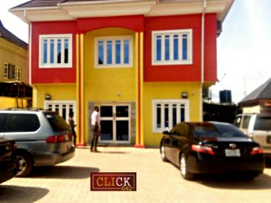 Picture of Mama Onyinye restaurant building and car park in Enugu