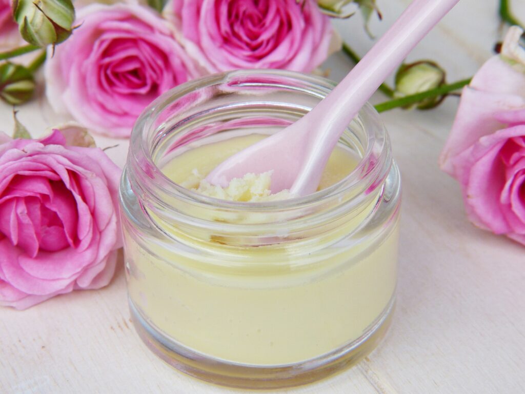 does zinc help acne, creamy substance in a clear glass jar