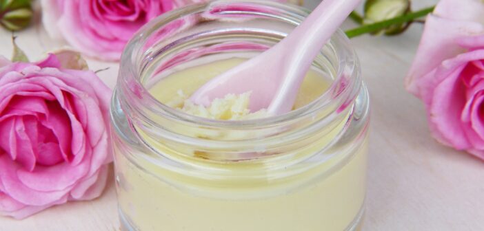 does zinc help acne, creamy substance in a clear glass jar